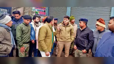 Gopalganj News : सासामुसा में ज्वेलरी दुकान में लूट की घटना से आक्रोशित व्यवसायियों ने बाजार किया बंद, पुलिस के खिलाफ नारेबाजी