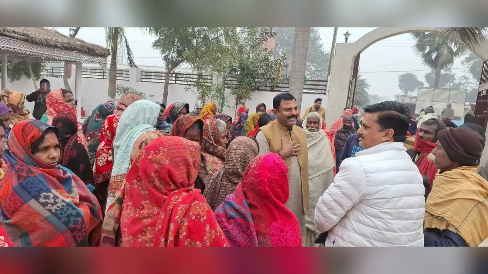 वासगीत पर्चा को लेकर विस्थापितों ने किया धरना प्रदर्शन