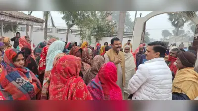 वासगीत पर्चा को लेकर विस्थापितों ने किया धरना प्रदर्शन