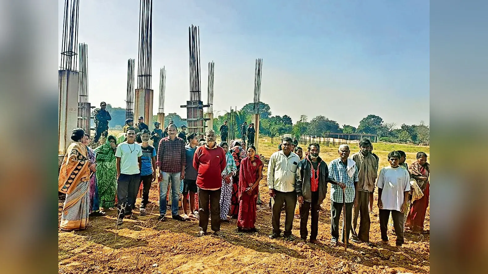 Rourkela News: बंडामुंडा नेपाली बस्ती में ग्रामीणों ने रोका रेलवे का काम, बैरंग लौटे रेलवे के अधिकारी