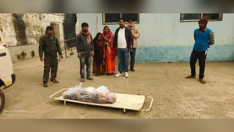पोस्टमार्टम के बाद शव को परिजन के हवाले किया