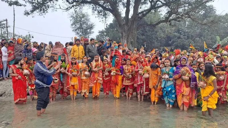 अष्टयाम शुभारंभ के मौके पर निकाली गयी भव्य कलश यात्रा, बड़ी संख्या में शामिल हुए श्रद्धालु