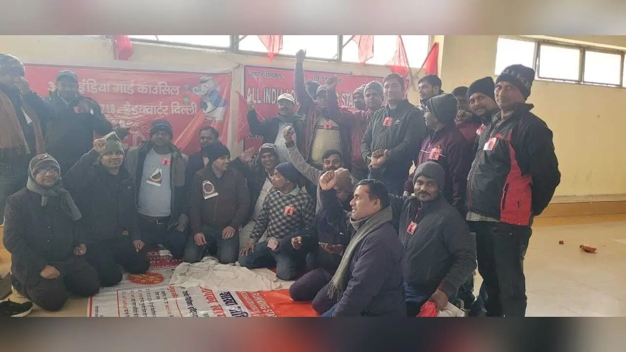 लोको पायलट ने अपनी मांग को लेकर एक दिवसीय धरना दिया