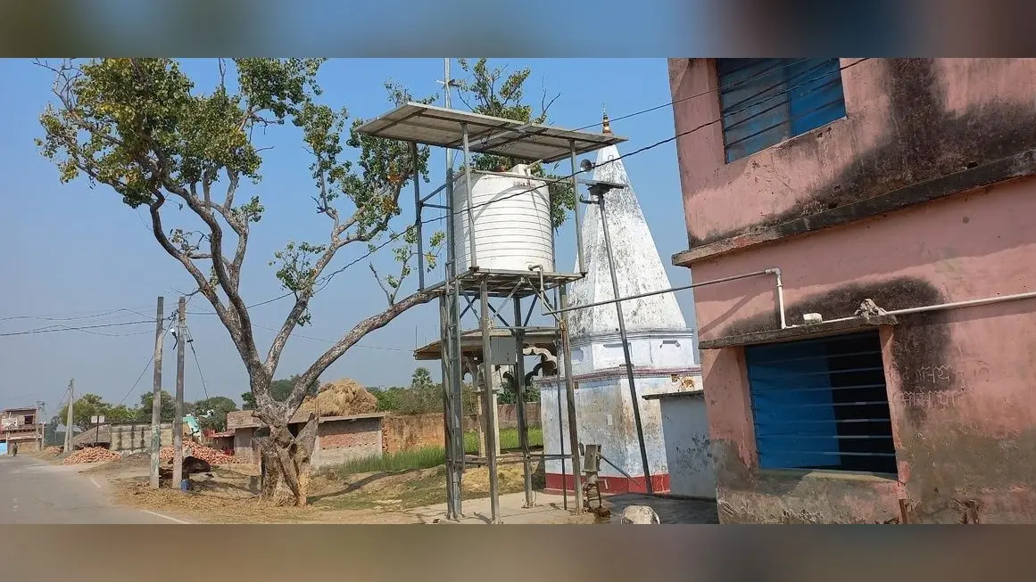 जलमीनार खराब होने से ग्रामीणों को हो रही है परेशानी