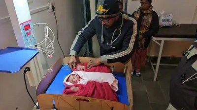 पहाड़िया प्रसूता ने एक साथ तीन नवजात को दिया जन्म, जच्चा-बच्चा स्वस्थ