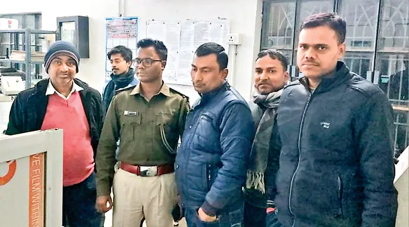 Garhwa Crime News : गढ़वा के तीन रेलवे स्टेशनों से टिकट बिक्री के 2.62 करोड़ का गबन