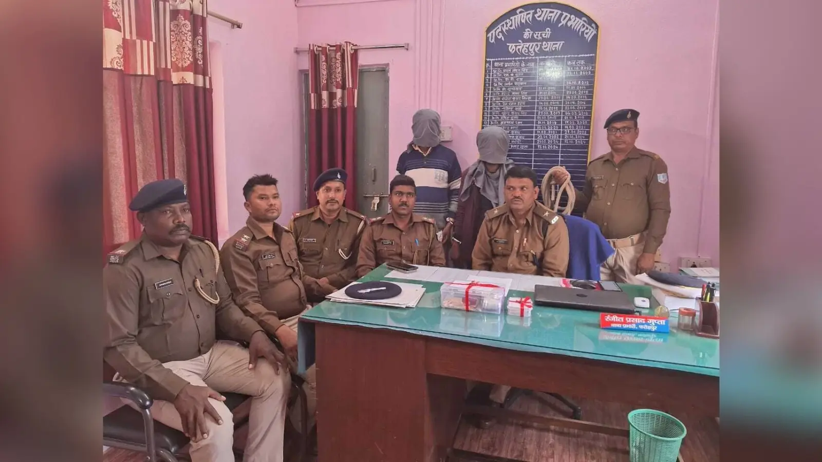 सोने-चांदी के जेवरात ठगी मामले के दो आरोपित देवघर से गिरफ्तार