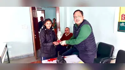 वाद-विवाद में नंदनी, तो पोस्टर प्रतियोगिता में अनिशा अव्वल