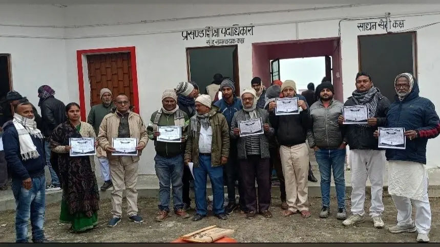 Darbhanga News : अपार आइडी जरनेट करने में बेहतर उपलब्धि आठ एचएम सम्मानित