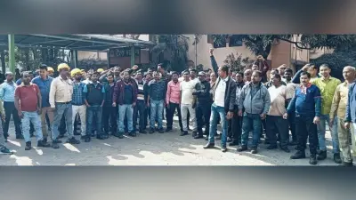Bokaro News : अपनी मांगों को लेकर ठेका मजदूरों ने किया प्रदर्शन
