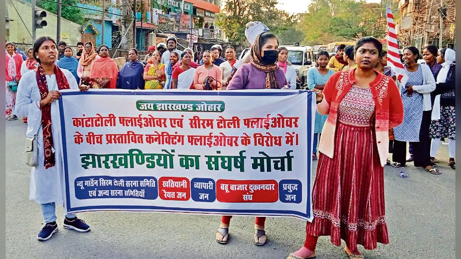 Ranchi news : जमीन अधिग्रहण के खिलाफ दो घंटे जाम रहा सिरमटोली चौक