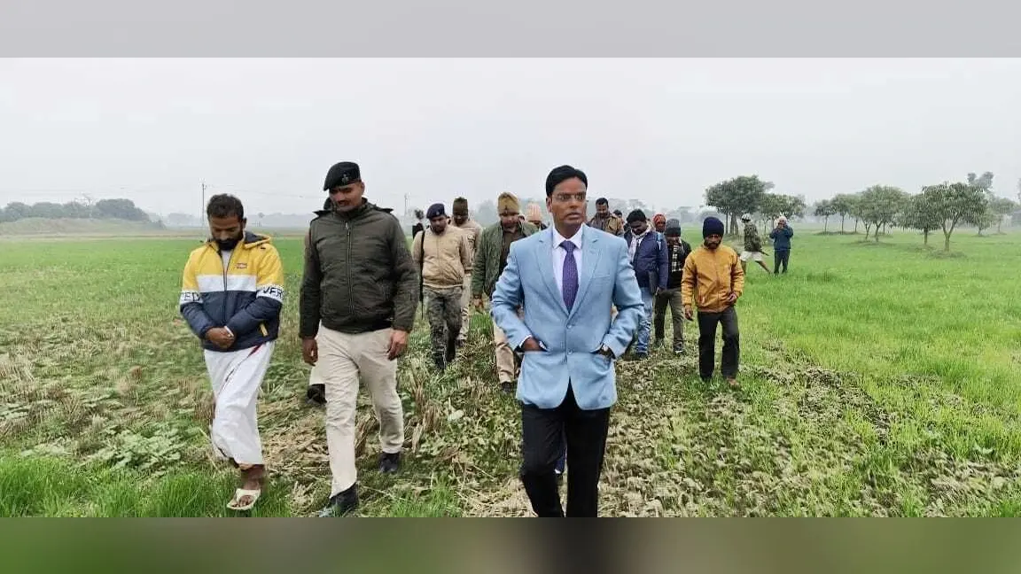 तिल्हेश्वर मंदिर सौंदर्यीकरण की घोषणा के बाद डीएम ने लिया जायजा