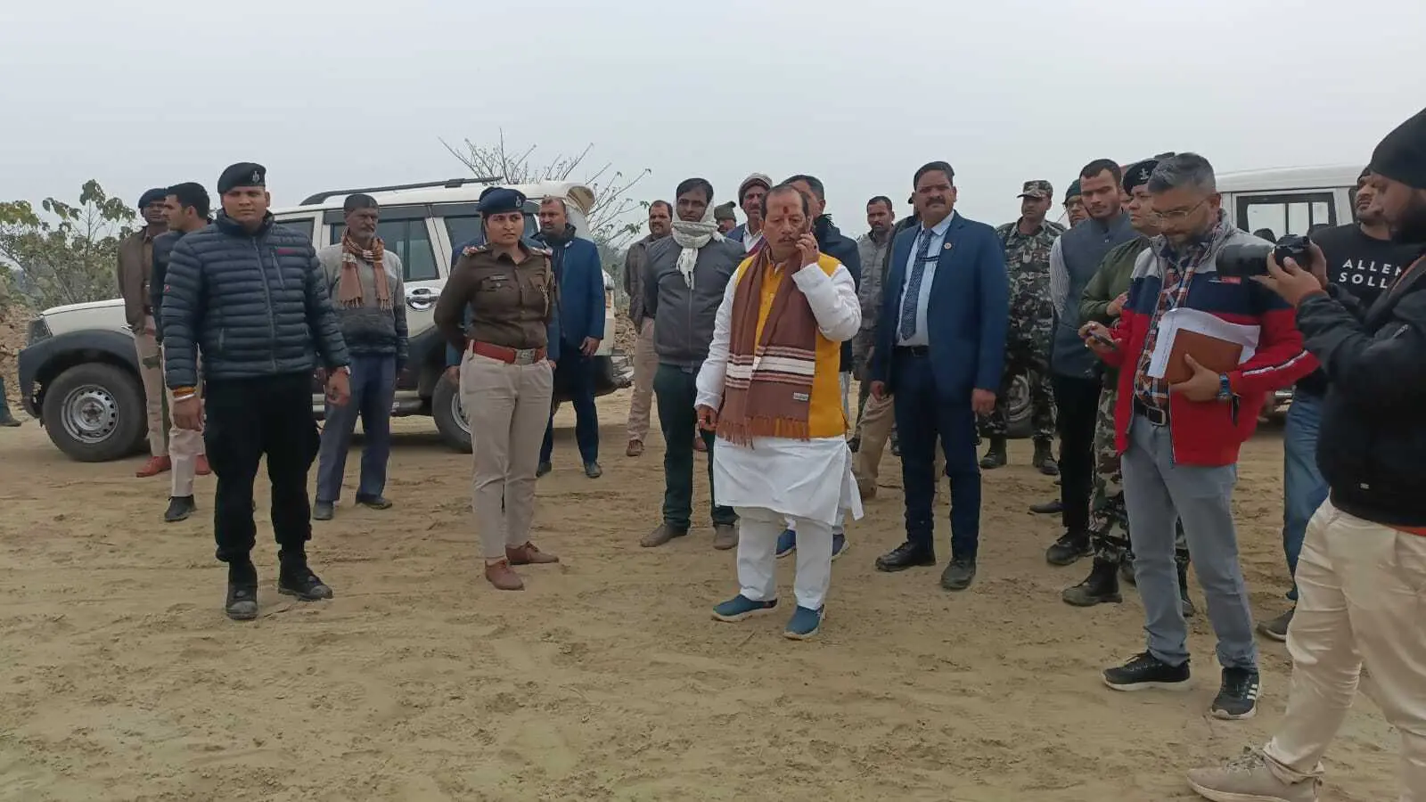 सड़क निर्माण में आ रहे अड़चन को लेकर जमीन मालिकों से डिप्टी सीएम ने की बात