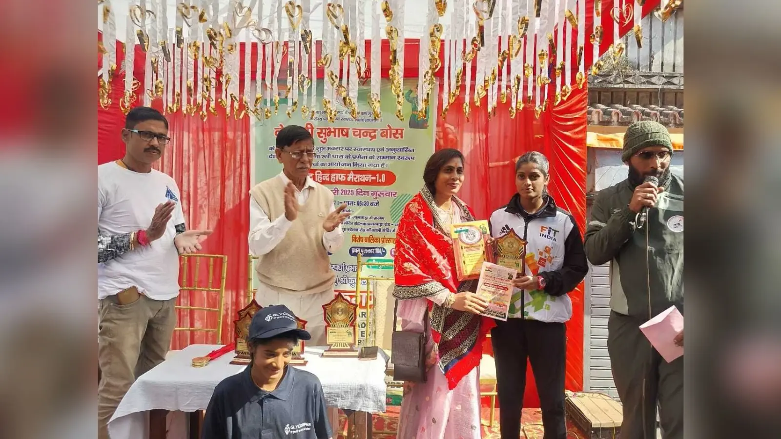 आजाद हिंद हाफ मैराथन के प्रतिभागी हुए पुरस्कृत