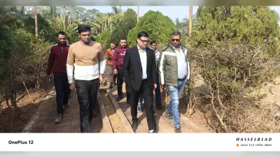Deoghar News : झंडोत्तोलन स्थलों का नगर आयुक्त ने लिया जायजा