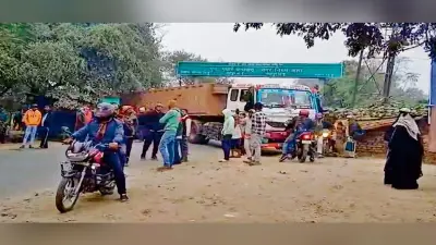 बेलगाम कंटेनर ने कोचिंग से घर लौट रहे दो भाइयों को रौंदा, एक की गयी जान