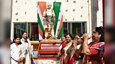 ranchi news : यूनियन क्लब में नेताजी की आठ फीट ऊंची प्रतिमा का अनावरण