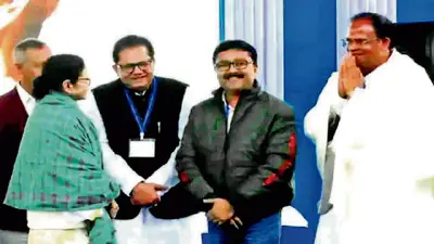 सीएम के कार्यक्रम में पहुंचे पूर्व भाजपा सांसद जॉन बारला