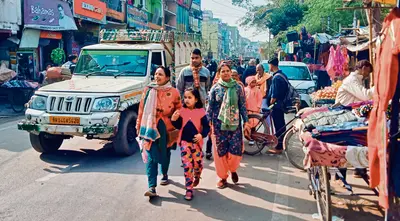 Chapra News : धूप ने दिलायी ठंड से राहत, पटरी पर लौटी दिनचर्या, सुबह और शाम अब भी गलन