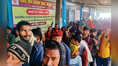 सदर अस्पताल में इलाज से पहले रजिस्ट्रेशन के लिए मरीजों को करनी पड़ती है एक दूसरे से धक्का-मुक्की