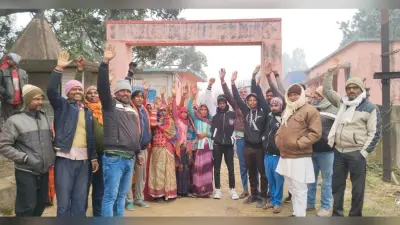 Madhubani News : ग्रामीणों ने स्कूल में जड़ा ताला