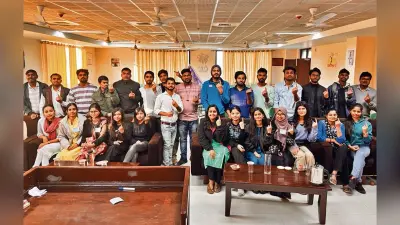 Gaya News : छात्रों ने लोकतांत्रिक प्रक्रिया व चुनावी व्यवस्था की बारीकियों को समझा