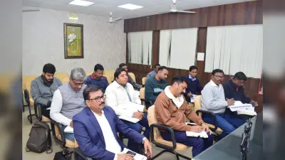 आवास के लाभुकों को शौचालय से करें आच्छादित : डीसी