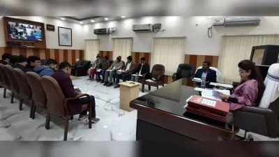 जिलाधिकारी ने की नीलाम पत्र वाद से संबंधित मामलों की समीक्षा