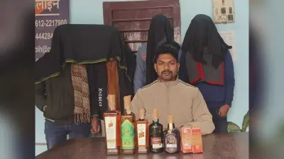 लग्जरी दो कार से पुलिस ने 137 लीटर अंग्रेजी शराब किया बरामद