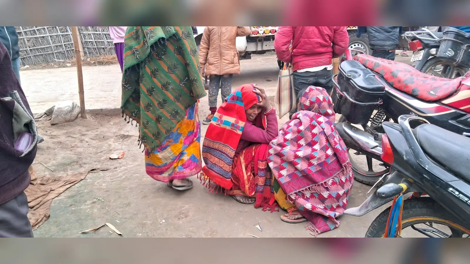 संदिग्ध स्थिति में फांसी के फंदे से लटकता महिला का मिला शव, मायके वालों ने हत्या का लगाया आरोप