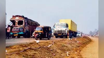 Gaya News : कोहरे के कारण जीटी रोड पर टकरायीं चार गाड़ियां, चालक हुआ घायल