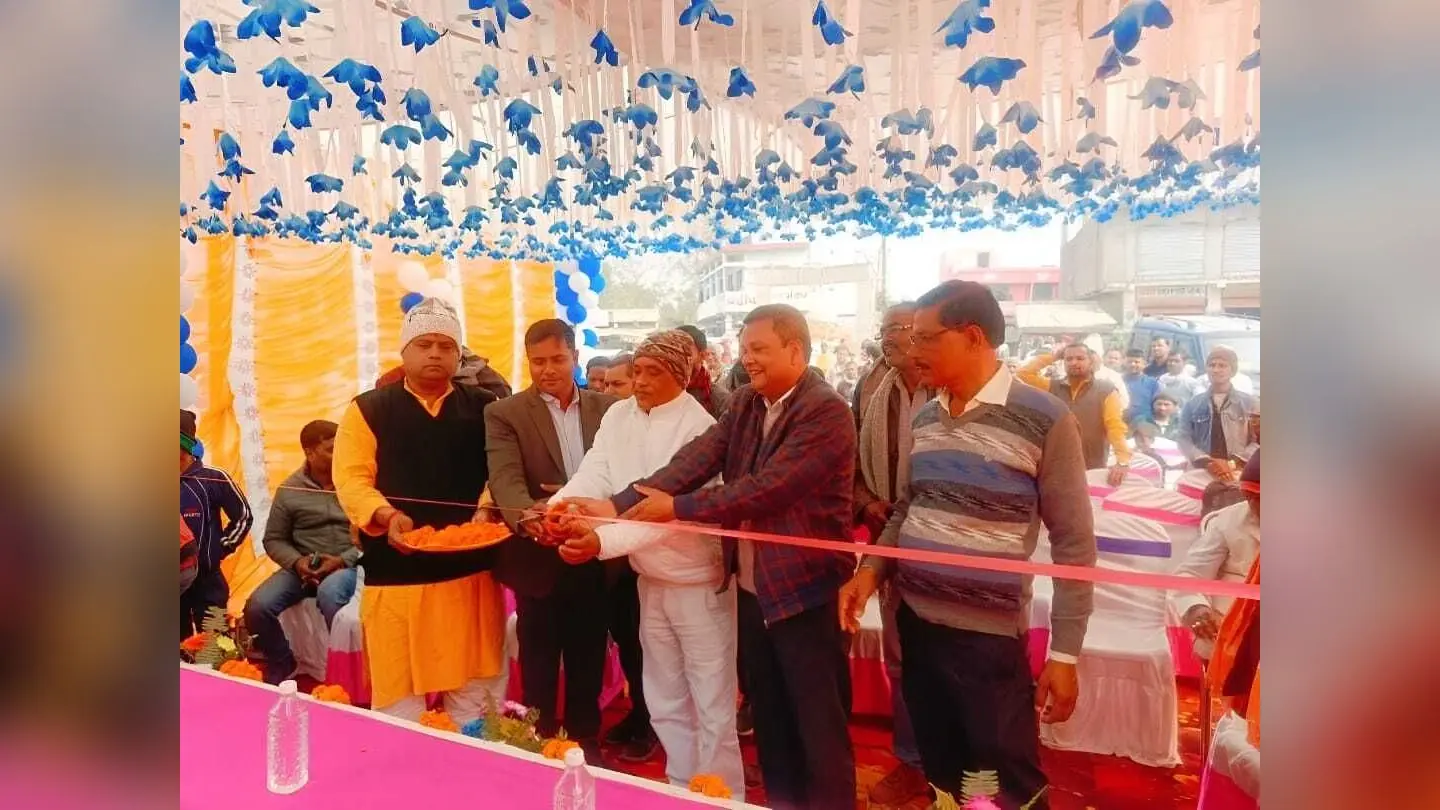धोरैया प्रखंड कार्यालय के समीप सुधा होल डे मिल्क पार्लर का हुआ शुभारंभ