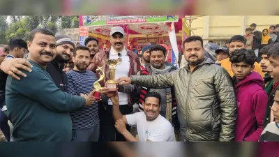 शो मैच में सीनियर टीम ने जूनियर टीम को 18 रनों से हराया