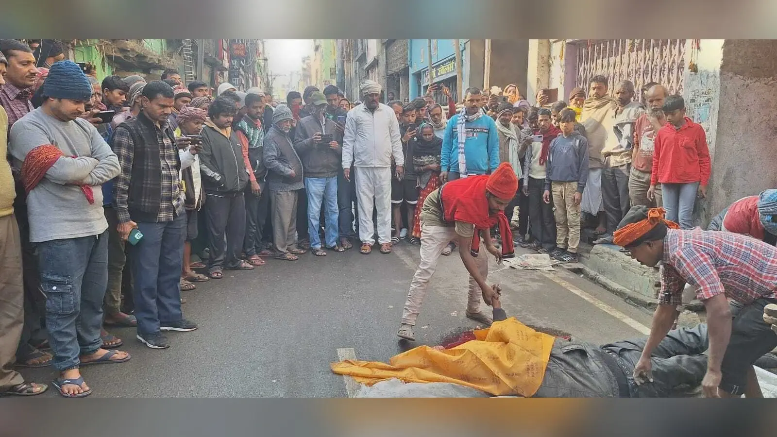 स्कूल बस की टक्कर में बाइक सवार की मौके पर मौत