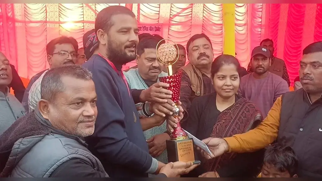 फाइनल मुकाबला में राजवाड़ा एलेवेन ने जीत कर शिल्ड पर कब्जा जमाया