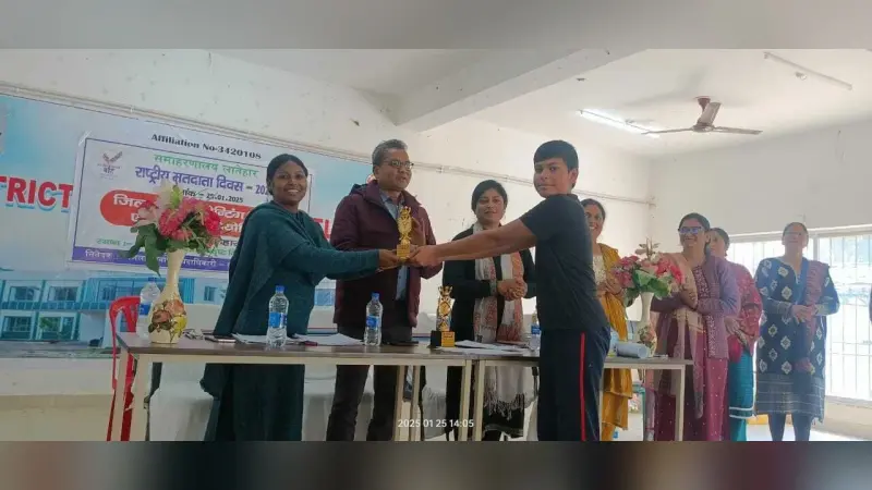 मतदाता दिवस पर पेंटिंग व निबंधन प्रतियोगिता