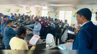 राष्ट्रीय मतदाता दिवस पर अधिकारियों ने लोकतंत्र को मजबूत करने की ली शपथ