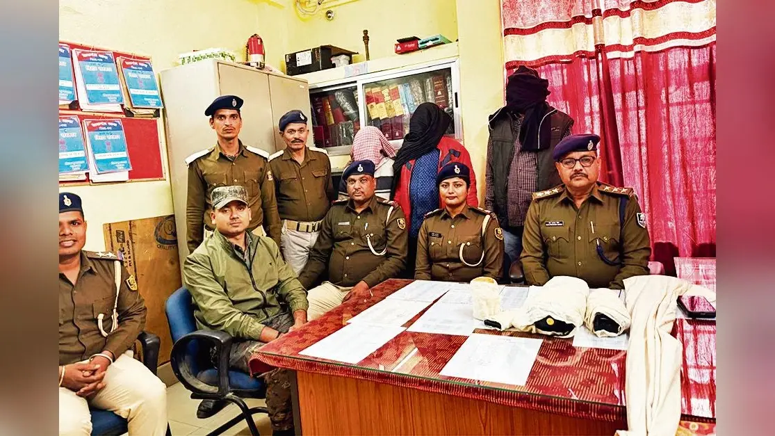 Gaya News : कार से एक बंदूक व छह कारतूस बरामद, तीन गिरफ्तार
