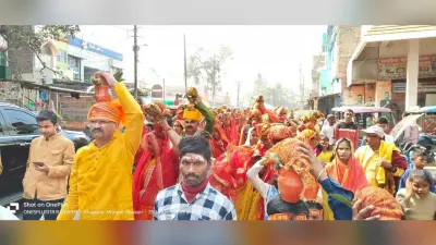 नौ दिवसीय यज्ञ को लेकर निकाली गयी कलश शोभा यात्रा