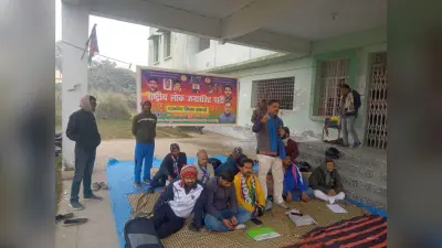 Darbhanga News : रालोजपा ने लगाया दूरस्थ शिक्षा निदेशालय में ताला