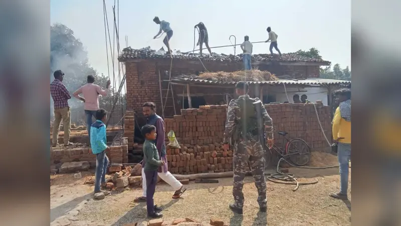 Dhanbad News : दो जगहों पर अगलगी से हजारों की संपत्ति जल कर राख