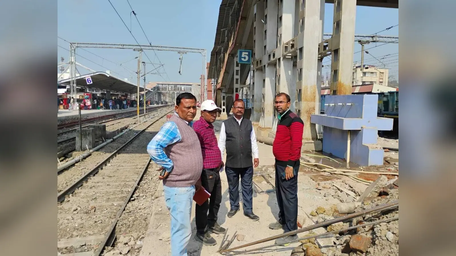 Gaya News : गया जंक्शन पर कॉनकोर्स बनाने के लिए पिलर की ढलाई शुरू