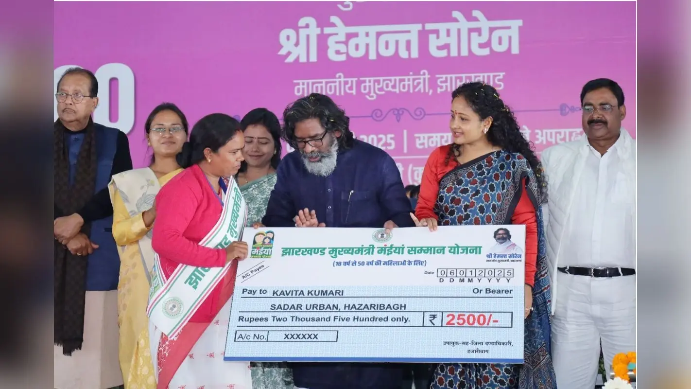 ‘सरकार आपके द्वार’ जल्द होगा शुरू, 56 लाख से अधिक लाभुकों को नए साल का तोहफा देकर बोले सीएम हेमंत सोरेन