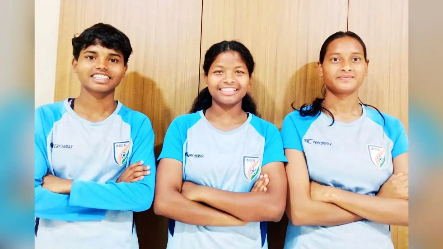 नक्सल इलाके की बेटियों की ऊंची उड़ान, एलिजाबेथ, अनीता और सूरजमनी ने किया ये कमाल