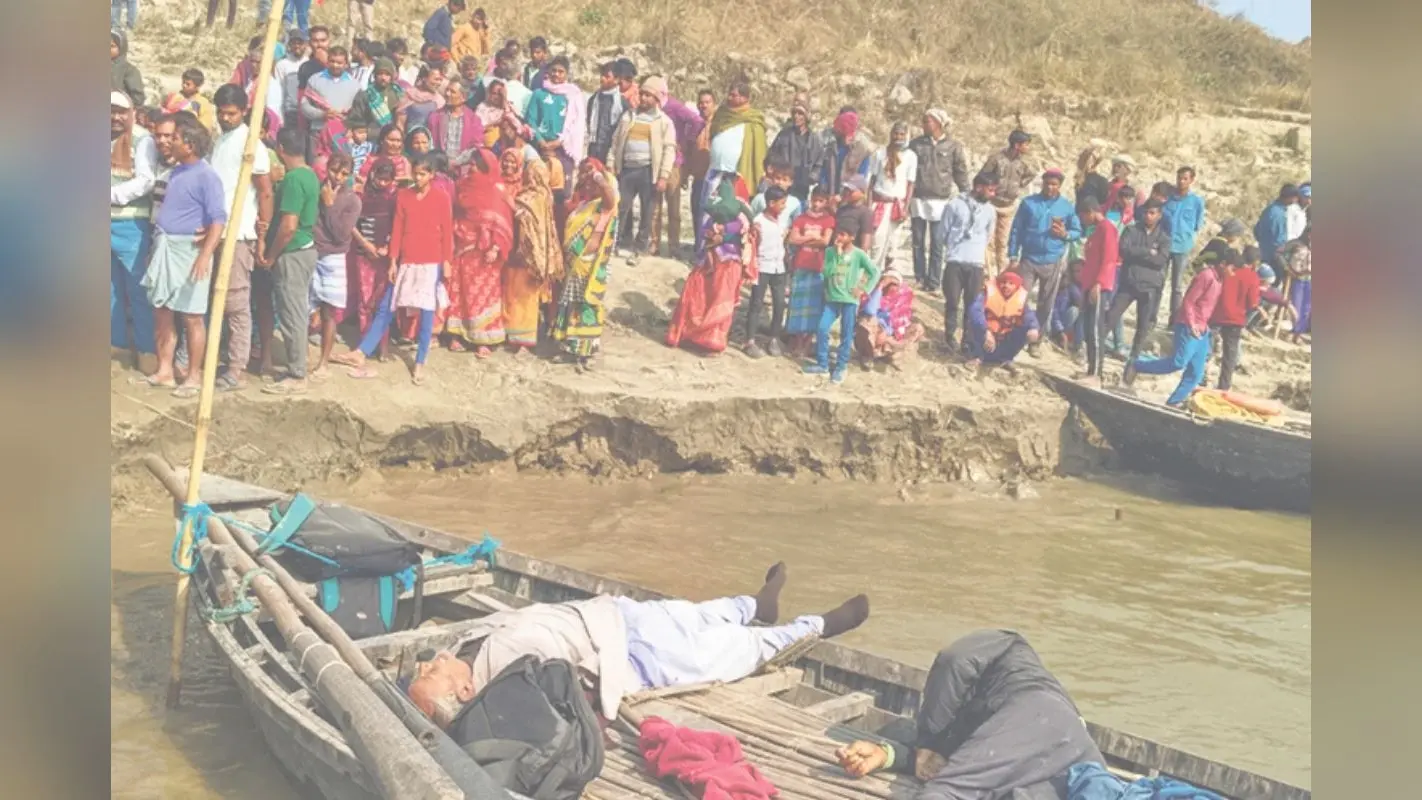 कटिहार से झारखंड जा रही नाव हुई हादसे की शिकार, 3 की मौत, 7 लापता