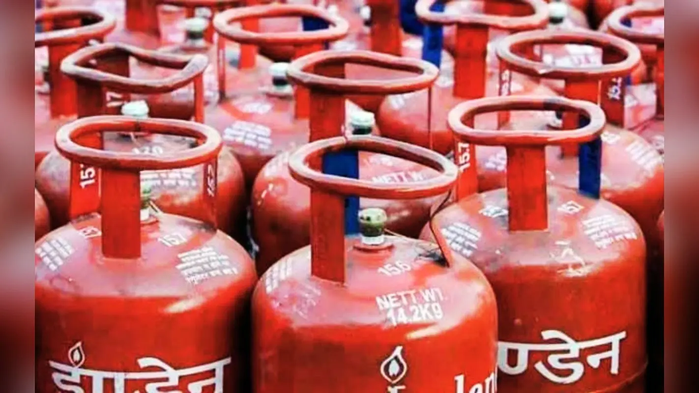 LPG Cylinder Price Today: 10 जनवरी 2025 को आपके यहां कितने में मिल रहा 14.2 किलो का एलपीजी सिलेंडर, यहां देखें कीमत