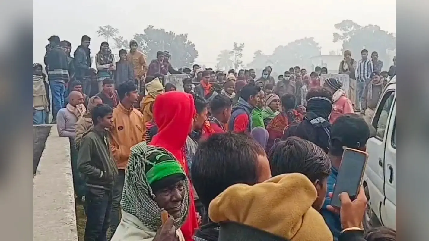 मधेपुरा में कब्र खोदकर पुलिस ने निकाला लड़की का शव, चाचा के साथ वायरल हुआ था अश्लील वीडियो