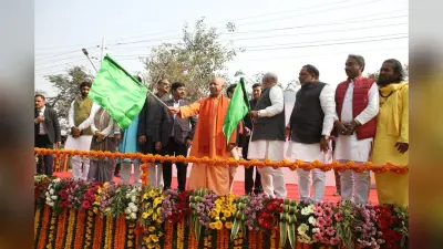 Mahakumbh 2025: जब गाड़ी छोड़ अचानक पैदल चल दिए सीएम योगी, पीछे-पीछे भागने लगे मंत्री-अधिकारी