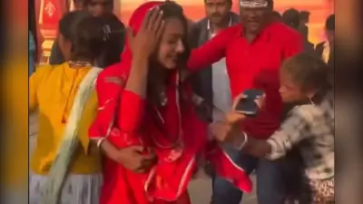 Viral Video: महाकुंभ में वायरल हुई मोनालिसा की सुंदर आंखें बनीं मुसीबत