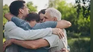 National Hugging Day 2025 : 21 जनवरी को जाता है नेशनल हगिंग डे, जानिए कुछ इंटरेस्टिंग फैक्ट
